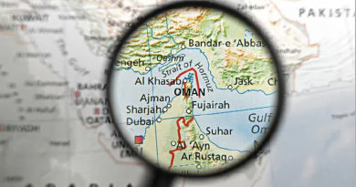 ভারতের জন্য শেষমেশ হরমুজ প্রণালী খুলে দিল ইরান, তেল-গ্যাসের আকাল কি এবার মিটবে? এক বিরাট আশার এল দেখছে আপামর দেশবাসী বেস্ট কলকাতা নিউজ : হামলার জবাবে অবরোধ! আমেরিকা ও ইজরায়েলের আক্রমণের মুখে এমনই নীতি নিয়েছিল ইরান। কার্যত অবরুদ্ধ করে দেওয়া হয় বিশ্বের সবথেকে গুরুত্বপূর্ণ জ্বালানি রুট হরমুজ প্রণালী। তাতে জোর ধাক্কা খেয়েছিল গ্যাস ও তেলের সরবরাহ। সংকট-উদ্বেগ তৈরি হয়েছিল ভারতেও। তবে তা দীর্ঘায়িত হল না। কারণ, অবশেষে ‘বন্ধু’ ভারতের জন্য এই জলপথ খুলে দিল ইরান। তবে শুধু ভারত নয়, তেহরানের এমন ‘বন্ধু’ তালিকায় রয়েছে রাশিয়া, চীন, ইরাক ও পাকিস্তানের নামও। কেবলমাত্র এই পাঁচটি দেশের জন্যই হরমুজ খুলে দেওয়ার কথা জানিয়েছেন ইরানের বিদেশমন্ত্রী আব্বাস আরাঘচি। ইরানের সরকারি সংবাদমাধ্যমকে তিনি জানিয়েছেন, হরমুজ জলপথ সম্পূর্ণ বন্ধ করা হয়নি। আমাদের কিছু বন্ধু দেশের জন্য এই পথ খুলে দেওয়া হয়েছে। ভারত, চীন, রাশিয়া, পাকিস্তান ও ইরাকের জাহাজ প্রণালী দিয়ে যাতায়াত করছে। তবে শত্রু ও তাদের সহযোগী দেশের জন্য এই রুট বন্ধই থাকবে। তাহলে কি এবার গ্যাস ও তেলের আকাল মিটবে? আশায় বুক বাঁধছে ভারতবাসী। ইরান যুদ্ধে অংশ নেয়নি ভারত। কিন্তু, পশ্চিম এশিয়ায় অশান্তির আঁচ সরাসরি এসে পড়েছে এদেশের আম আদমির জীবনে। বিশ্বের প্রায় ২০ শতাংশ তেল ও গ্যাস হরমুজ রুটেই সরবরাহ হয়। ভারতের মোট আমদানিকৃত জ্বালানির ৬০ শতাংশ আসে এই জলপথ ধরেই। আর তাই যুদ্ধ শুরু হতে না হতে রান্নার গ্যাসের দাম বেড়ে গিয়েছে ৬০ টাকা। তারপরও সিলিন্ডার পেতে সমস্যার মুখে পড়তে হয়েছে ভারতবাসীকে। বুকিংয়ের পর গ্যাসের জন্য দীর্ঘদিন অপেক্ষা করতে হচ্ছে আম জনতাকে। এদিকে রাজ্যে রাজ্যে একাধিক পেট্রল পাম্পে জ্বালানিও অমিল। ইরানের নতুন সিদ্ধান্তে জ্বালানি সরবরাহে অচলাবস্থা কাটবে বলেই মনে করছেন বিশেষজ্ঞরা। অচলাবস্থা কাটাতে বিগত কয়েক সপ্তাহ ধরেই চেষ্টা চালাচ্ছিল নয়াদিল্লি। অবশেষে সেই সমস্যার সমাধান হওয়াকে বড়ো কূটনৈতিক জয় হিসেবেই দেখছে বিদেশ মন্ত্রক। তবে যুদ্ধ পুরোপুরি থামেনি। ফলে দেশবাসীর আশাপূরণ হওয়া নিয়ে প্রশ্নচিহ্ন থাকছেই। হরমুজ প্রণালী অবরুদ্ধ রাখাকে বড়োসড়ো কৌশলগত জয় হিসেবেই দেখছে ইরান। আমেরিকা ও ইজরায়েলকে কটাক্ষ করে এদিন সেদেশের বিদেশমন্ত্রী আরও বলেন, ‘ওরা ভেবেছিল, ইরান কোনোভাবেই এই পথ বন্ধ করতে পারবে না। ওদের সাহস নেই। কিন্তু, আমরা ক্ষমতা দেখিয়ে দিয়েছি। ওরা সর্বশক্তি ব্যবহার করেও আটকাতে পারেনি। হরমুজ খুলতে সাহায্য করার জন্য অন্যান্য সহযোগী দেশকেও ডেকেছিল। কিন্তু, কেউ সাড়া দেয়নি।’ উলটে নিরাপদে তেল ও গ্যাসবাহী জাহাজ চলাচলের জন্য বহু দেশ বর্তমানে ইরানের সঙ্গে যোগাযোগ করছে। অন্যান্য কারণেও কয়েকটি জাহাজকে সুরক্ষিতভাবে হরমুজ পার করানোর কথাও এদিন জানিয়েছেন আরাঘচি। বেস্ট কলকাতা নিউজ : ভারতের জন্য শেষমেশ হরমুজ প্রণালী খুলে দিল ইরান, তেল-গ্যাসের আকাল কি এবার মিটবে? এক বিরাট আশার এল দেখছে আপামর দেশবাসী