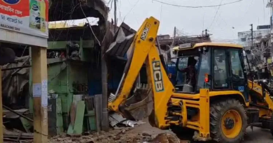 বেস্ট কলকাতা নিউজ : সাতসকালে হুড়মুড়িয়ে ভেঙে পড়ল পুর বাজারের ছাদ, মৃত্যু হল নৈশ প্রহরীর, জখম হল আরও এক