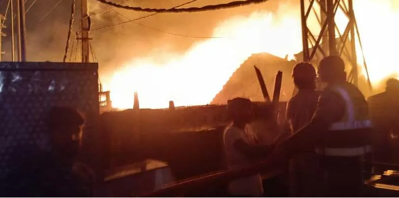 বেস্ট কলকাতা নিউজ : এক ভয়াবহ অগ্নিকান্ড হায়দরাবাদের বাচুপল্লিতে , পুড়ে ছাই হল ১৫ টি ফার্নিচার শেড