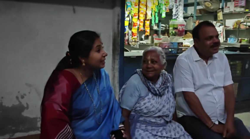 বেস্ট কলকাতা নিউজ : শিলিগুড়িতে সাধারন মানুষের সাথে পাপিয়া ঘোষ, এমনকি নিলেন তাদের ভালো মন্দের খোঁজ খবর