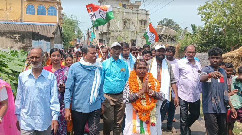 বেস্ট কলকাতা নিউজ : জামালপুর বিধানসভায় তৃণমূল কংগ্রেসের প্রার্থী ভূতনাথ মালিকের সমর্থনে বীরভূমের সাংসদ শতাব্দী রায়ের রেলিতে নামলো এক বিশাল জনসমুদ্র