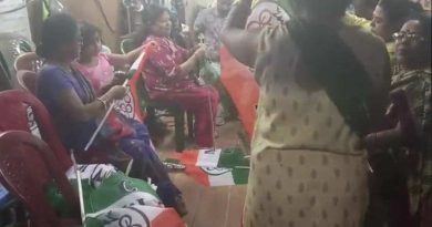 বেস্ট কলকাতা নিউজ : সামনেই রয়েছে নির্বাচন , শিলিগুড়িতে জোরকদমে চলছে পতাকা লাগানোর কাজ