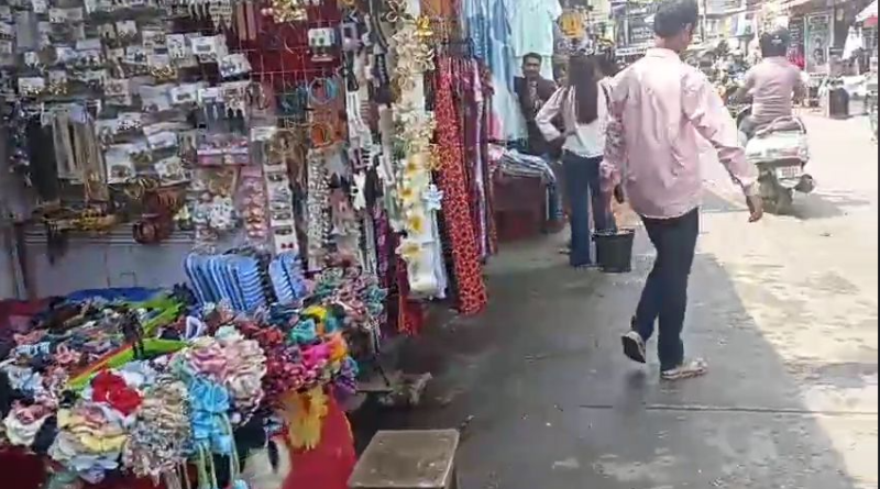 বেস্ট কলকাতা নিউজ : সামনে পয়লা বৈশাখ, কিন্তু মানুষের কোনো ভিড় নেই শিলিগুড়ির বিধান মার্কেটে