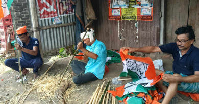 বেস্ট কলকাতা নিউজ : আরামবাগ ব্লকের ৪ টিবুথে চলছে ফ্ল্যাগ ও ফেস্টুন বাধার কাজ, নেতৃত্বে আছেন বুথ সভাপতি মীর চঞ্চল