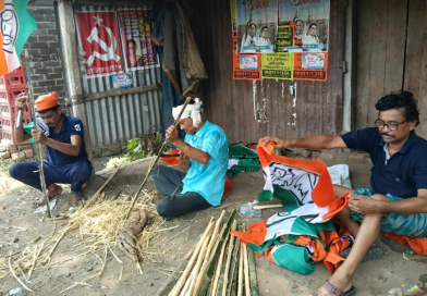 বেস্ট কলকাতা নিউজ : আরামবাগ ব্লকের ৪ টিবুথে চলছে ফ্ল্যাগ ও ফেস্টুন বাধার কাজ, নেতৃত্বে আছেন বুথ সভাপতি মীর চঞ্চল