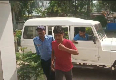 ভোটের আগে কেশিয়াড়ী পুলিশের বড়সড় সাফল্য!এক ব্যাক্তির বাড়িতে হানা দিয়ে উদ্ধার হল বিপুল পরিমানে বিদেশী ও দেশী মদ বেস্ট কলকাতা নিউজ : ভোটের আগে কেশিয়াড়ী পুলিশের বড়সড় সাফল্য!এক ব্যাক্তির বাড়িতে হানা দিয়ে উদ্ধার হল বিপুল পরিমানে বিদেশী ও দেশী মদ