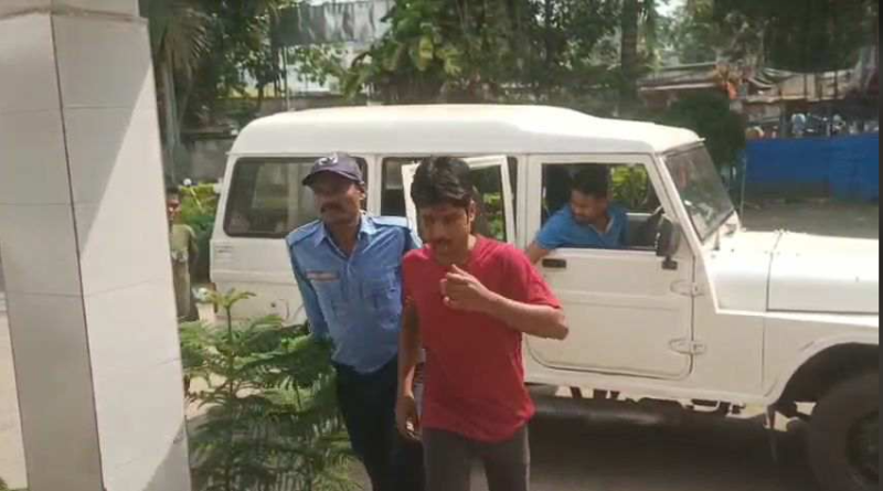 বেস্ট কলকাতা নিউজ : ভোটের আগে কেশিয়াড়ী পুলিশের বড়সড় সাফল্য!এক ব্যাক্তির বাড়িতে হানা দিয়ে উদ্ধার হল বিপুল পরিমানে বিদেশী ও দেশী মদ