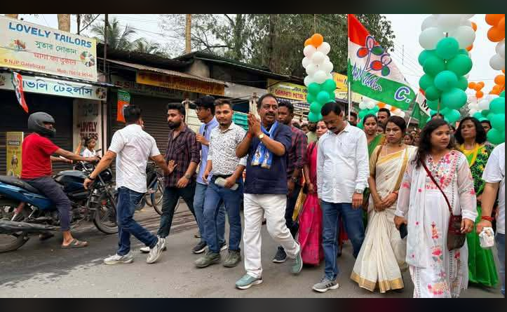 বেস্ট কলকাতা নিউজ : শিলিগুড়ি পুরসভার তেত্রিশ নম্বর ওয়ার্ডে ভোটের প্রচার সারলেন রঞ্জন শীল শর্মা