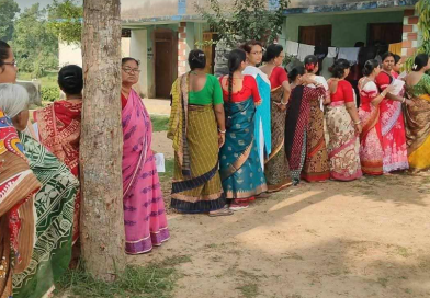 বেস্ট কলকাতা নিউজ : লক্ষ্মীবারে মহিলাদের বিরাট জয়জয়কার , গ্রাম থেকে শহর সর্বত্রই ভিড় মহিলাদের