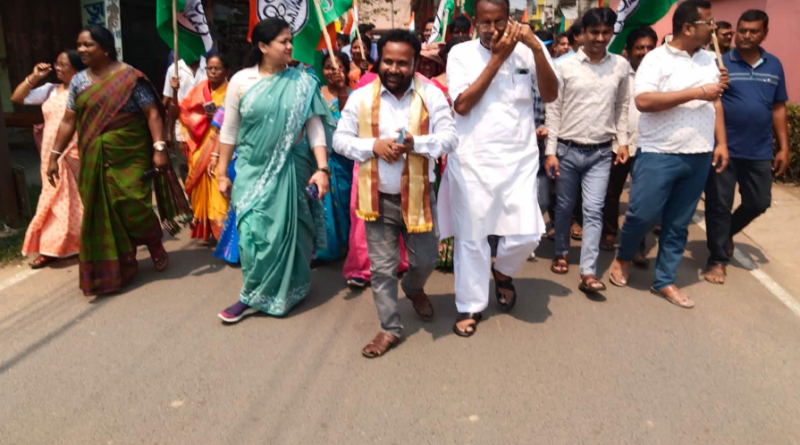 বেস্ট কলকাতা নিউজ : দলীয় কর্মীদের সাথে বৈঠক করে প্রচার সারলেন জামালপুরের তৃণমূল প্রার্থী ভূতনাথ মালিক