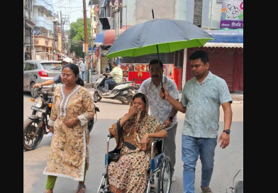বেস্ট কলকাতা নিউজ : ভোটের দিন মানবিকতার নজীর সৃষ্টি করলেন জোড়া ফুল শিবিরের অনুগত সৈনিক সুদীপ্ত জানা