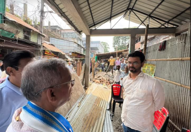 বেস্ট কলকাতা নিউজ : নির্বাচনী প্রচারে এসে মহাবিস্থান মাছ বাজার পরিদর্শন করলেন শিলিগুড়ির মেয়র গৌতম দেব