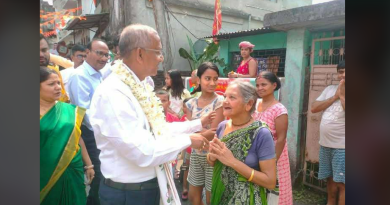 বেস্ট কলকাতা নিউজ : আর কিছুদিন পরেই ভোট ,বাড়িতে বাড়িতে গিয়ে প্রচার সারছেন মেয়র গৌতম দেব