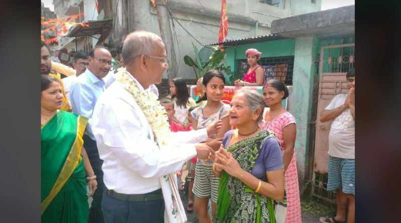 বেস্ট কলকাতা নিউজ : আর কিছুদিন পরেই ভোট ,বাড়িতে বাড়িতে গিয়ে প্রচার সারছেন মেয়র গৌতম দেব
