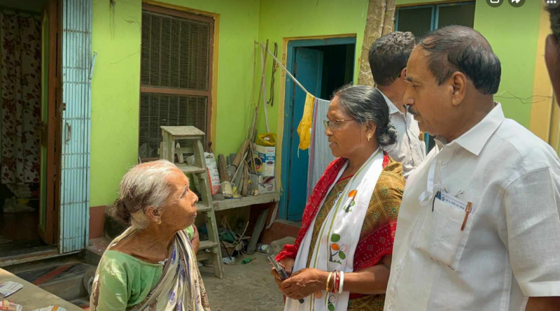 বেস্ট কলকাতা নিউজ : আসন্ন বিধানসভা নির্বাচন কে সামনে রেখে বাড়ি বাড়ি ভোট প্রচার চলছে আরামবাগ বিধানসভা কেন্দ্রের তৃণমূল প্রার্থী মিতা বাগের সমর্থনে