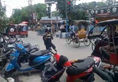 বেস্ট কলকাতা নিউজ : ভোটপর্ব শেষ হতেই ফের অবৈধ পার্কিং এর দাপট বাড়লো শহর শিলিগুড়িতে