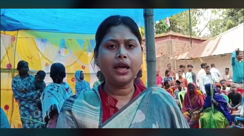 বেস্ট কলকাতা নিউজ : ছুটিরদিনে অভিনব প্রচার প্রার্থীর, ধামসা মাদলের তালে কোমর দুলিয়ে আদিবাসী মহিলাদের সাথে নেচে জনসংযোগ তৃণমূল প্রার্থী লিপিকা বর্মন ঘোষের