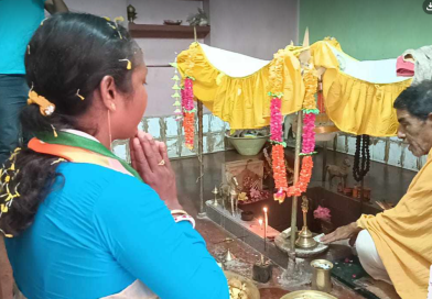 শিব মন্দিরে পুজো দিয়ে প্রচার শুরু করলেন বাঁকুড়ার ইন্দাস বিধানসভার তৃণমূল কংগ্রেস প্রার্থী শ্যামলী রায় বাগদী বেস্ট কলকাতা নিউজ : শিব মন্দিরে পুজো দিয়ে প্রচার শুরু করলেন বাঁকুড়ার ইন্দাস বিধানসভার তৃণমূল কংগ্রেস প্রার্থী শ্যামলী রায় বাগদী