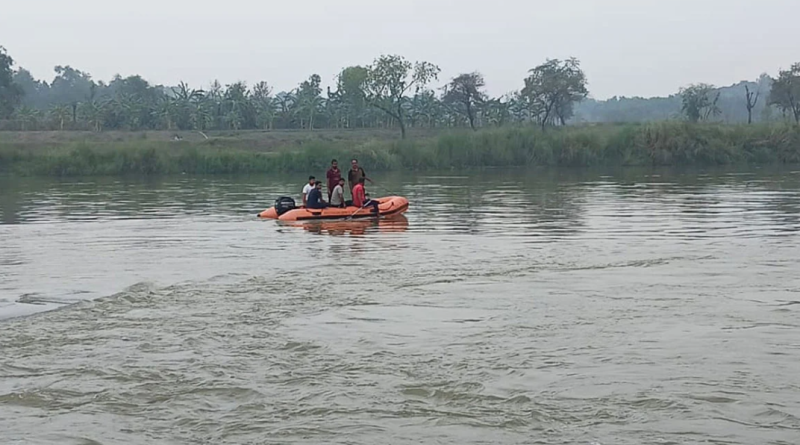 বেস্ট কলকাতা নিউজ : বেআইনিভাবে নদী থেকে বালি উত্তোলন! ফেরার পথে নৌকা উলটে মৃত্যু হল ২ জনের