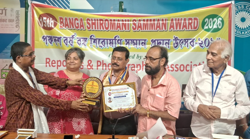 বেস্ট কলকাতা নিউজ : সমাজসেবায় বিশেষ কৃতিত্বের জন্য বঙ্গ শিরোমনি সম্মান পেলেন আয়কর দপ্তরের ডেপুটি কমিশনার অনুপম মজুমদার