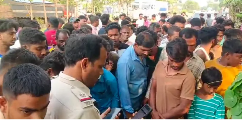 বেস্ট কলকাতা নিউজ : হলদিয়ায় অজ্ঞাত পরিচয় ব্যাক্তির রক্তাক্ত দেহ উদ্ধার, ব্যাপক চাঞ্চল্য ছড়ালো এলাকায়