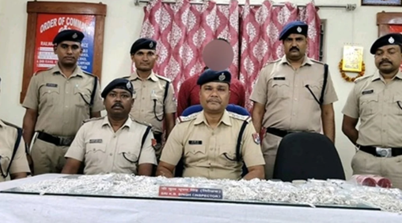 বেস্ট কলকাতা নিউজ : ভোটের আগে কড়া নজরদারি আরপিএফের, উদ্ধার হল প্রচুর রুপোর গয়না ও গাঁজা