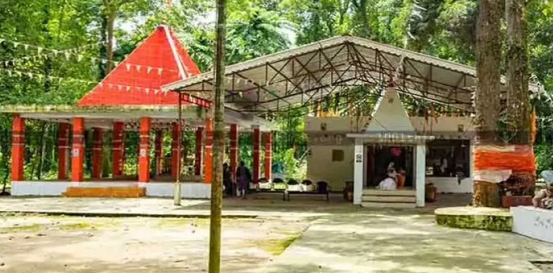 বেস্ট কলকাতা নিউজ : বাগডোগরা জংলি বাবার মন্দিরে আজও সিদ্ধিদাতার পুজো করেন ব্যবসায়ীরা