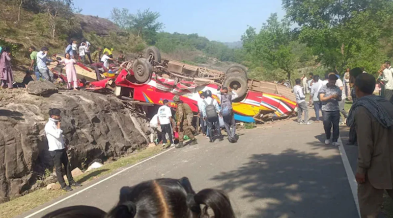 বেস্ট কলকাতা নিউজ : নিয়ন্ত্রণ হারিয়ে খাদে পড়ল বাস! কাশ্মীরে মর্মান্তিক দুর্ঘটনায় মৃত্যু হল ১৫জনের