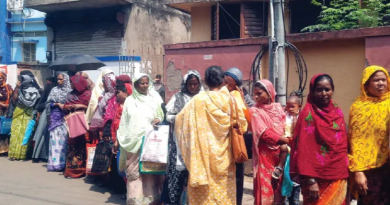 বেস্ট কলকাতা নিউজ : মাথায় উঠেছে নববর্ষের উৎসব , কাটোয়া মহকুমা এলাকায় ট্রাইবুনালের লাইনে দাঁড়িয়ে চরম নাস্তানাবুদ হল আমজনতা