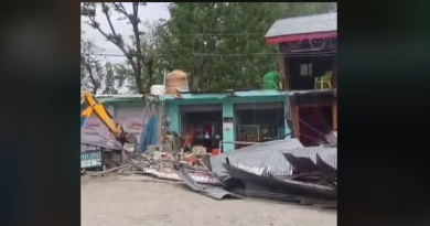 বেস্ট কলকাতা নিউজ : কাশ্মীরের অনন্তনাগ জেলায় ড্রাগ চোরাচালানকারীদের ঘর ভেঙে দিলো প্রশাসন