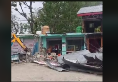 বেস্ট কলকাতা নিউজ : কাশ্মীরের অনন্তনাগ জেলায় ড্রাগ চোরাচালানকারীদের ঘর ভেঙে দিলো প্রশাসন
