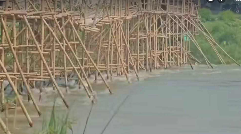 বেস্ট কলকাতা নিউজ : খানাকুলের বালিগড়িতে ‘বাঁশের ব্রিজের একাংশ ধসে পড়ায় যোগাযোগ বিচ্ছিন্ন, নতিবপুর এলাকায় ছড়ালো এক চরম আতঙ্ক