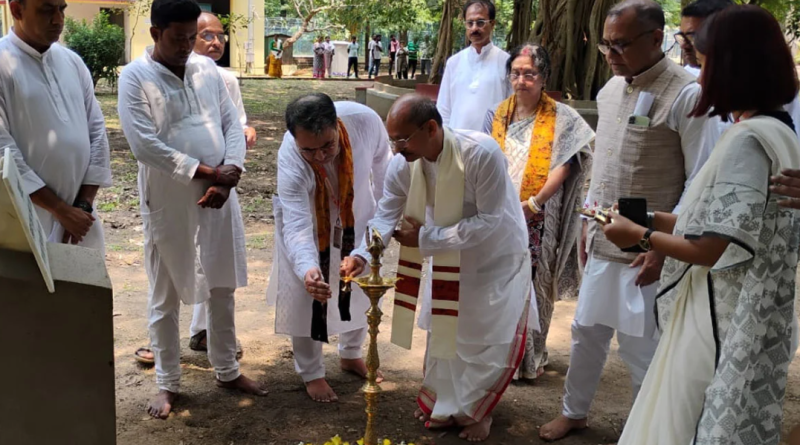 অশ্বত্থ, বট রোপন করেছিলেন স্বয়ং রবীন্দ্রনাথ ঠাকুর, পর্যটকদের জন্য অবশেষে খুলল বিশ্বভারতীর সেই ‘পঞ্চবটি’ অঙ্গন বেস্ট কলকাতা নিউজ : অশ্বত্থ, বট রোপন করেছিলেন স্বয়ং রবীন্দ্রনাথ ঠাকুর, পর্যটকদের জন্য অবশেষে খুলল বিশ্বভারতীর সেই ‘পঞ্চবটি’ অঙ্গন