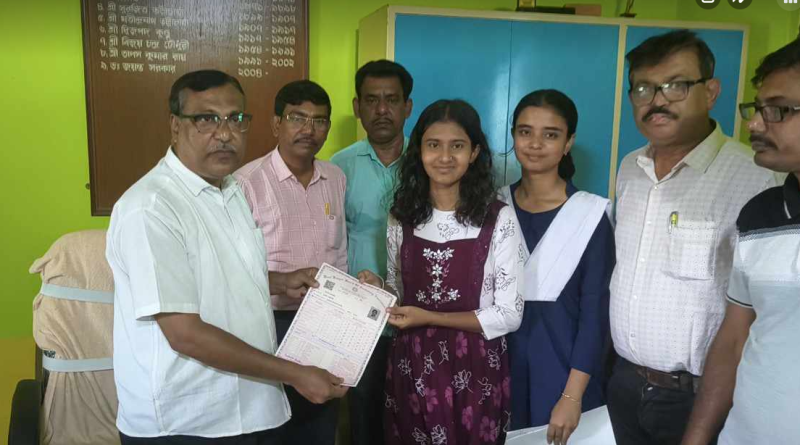 বেস্ট কলকাতা নিউজ : প্রত্যন্ত গ্রামের স্কুলে সাফল্যের আলো, মাধ্যমিকে ৯৬ শতাংশ পাশ, গর্বে উজ্জ্বল ওকড়সা উচ্চ বিদ্যালয়