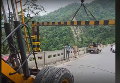 বেস্ট কলকাতা নিউজ : সেবকের করণেশন ব্রিজ এ প্রশাসনের উদ্যোগে বসলো হাইট বার