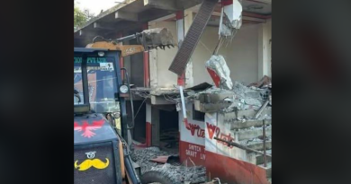 বেস্ট কলকাতা নিউজ : মাদক কারবারির বেআইনি বাণিজ্যিক কমপ্লেক্স ভেঙে দিল অনন্তনাগ জেলা পুলিশ