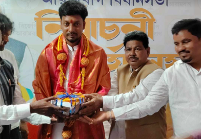 বেস্ট কলকাতা নিউজ : আরামবাগে অল ইন্ডিয়ার পক্ষ থেকে বিশেষ সংবর্ধনা প্রদান করা হল বিজেপি বিধায়ক হেমন্ত বাগকে