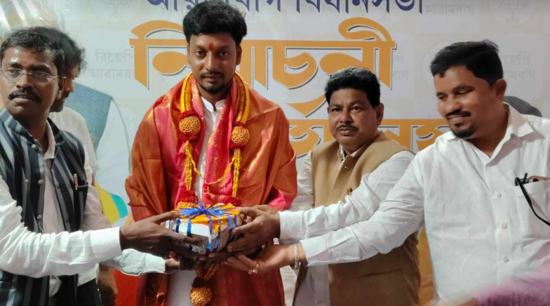 বেস্ট কলকাতা নিউজ : আরামবাগে অল ইন্ডিয়ার পক্ষ থেকে বিশেষ সংবর্ধনা প্রদান করা হল বিজেপি বিধায়ক হেমন্ত বাগকে