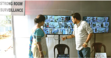 বেস্ট কলকাতা নিউজ : যাদবপুরের রাস্তায় ইভিএম বোঝাই কন্টেনার! স্ট্রংরুমের বাইরে লাইভ ফুটেজে চোখ সব দলের কর্মীদের