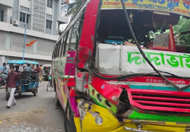 বেস্ট কলকাতা নিউজ : কনেযাত্রী বোঝাই বাসের সঙ্গে ট্রাক্টরের মুখোমুখি সংঘর্ষ, আহত হল অন্তত ৮ জন যাত্রী