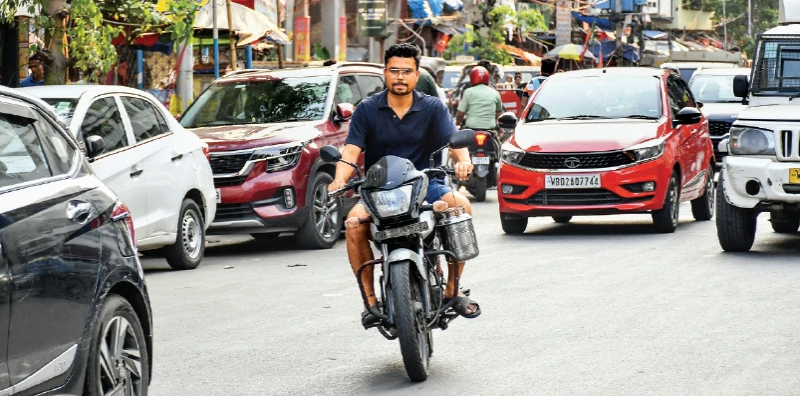 হেলমেট নিয়ে কড়া হল লালবাজার, অবশেষে শুরু বিশেষ অভিযান বেস্ট কলকাতা নিউজ : হেলমেট নিয়ে কড়া হল লালবাজার, অবশেষে শুরু বিশেষ অভিযান