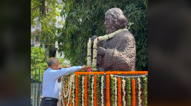 বেস্ট কলকাতা নিউজ : শিলিগুড়ি পুরনিগমের পক্ষ থেকে পালিত হল বাংলা সাহিত্যে ও কাব্যগীতির স্রষ্টা,বিশ্ববরেণ্য কবি রবীন্দ্রনাথ ঠাকুরের ১৬৫তম জন্মজয়ন্তী