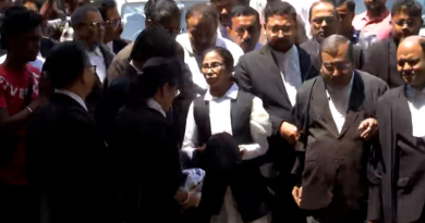 বেস্ট কলকাতা নিউজ : ভোট পরবর্তী হিংসার মামলায় হাইকোর্টে গেলেন মমতা বন্দ্যোপাধ্যায়, আইনজীবীর পোশাকে আদালতে হাজির রাজ্যের প্রাক্তন মুখ্যমন্ত্রী