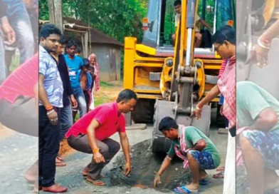 গলসিতে রাস্তা নির্মাণে চূড়ান্ত বেনিয়ম, অবশেষে কাজ বন্ধ করলেন এলাকার বাসিন্দারা বেস্ট কলকাতা নিউজ : গলসিতে রাস্তা নির্মাণে চূড়ান্ত বেনিয়ম, অবশেষে কাজ বন্ধ করলেন এলাকার বাসিন্দারা